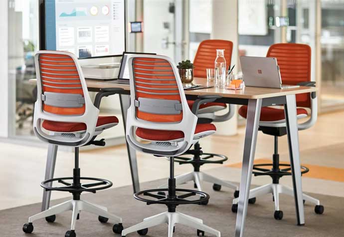 Mesa y silla de trabajo Steelcase. Bilbao. Vitoria. Donostia